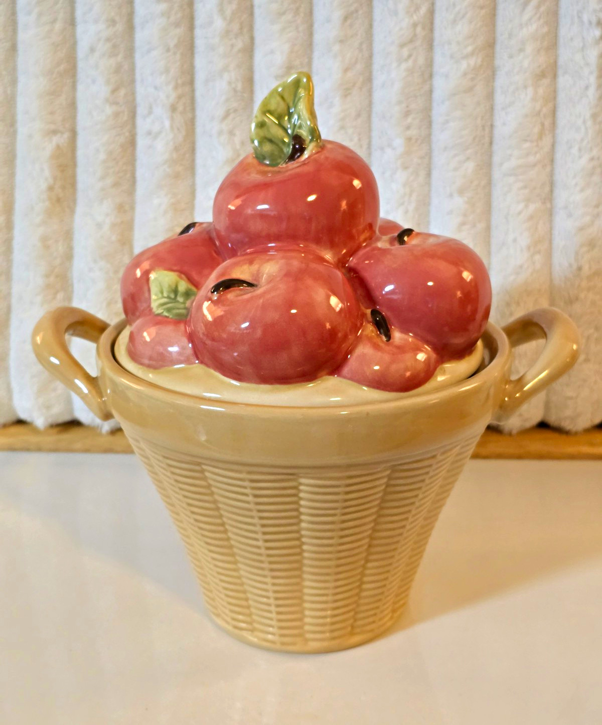 Pfaltzgraff Plymouth Apple Tureen Covered Casserole Bean Pot Basketweave Fall