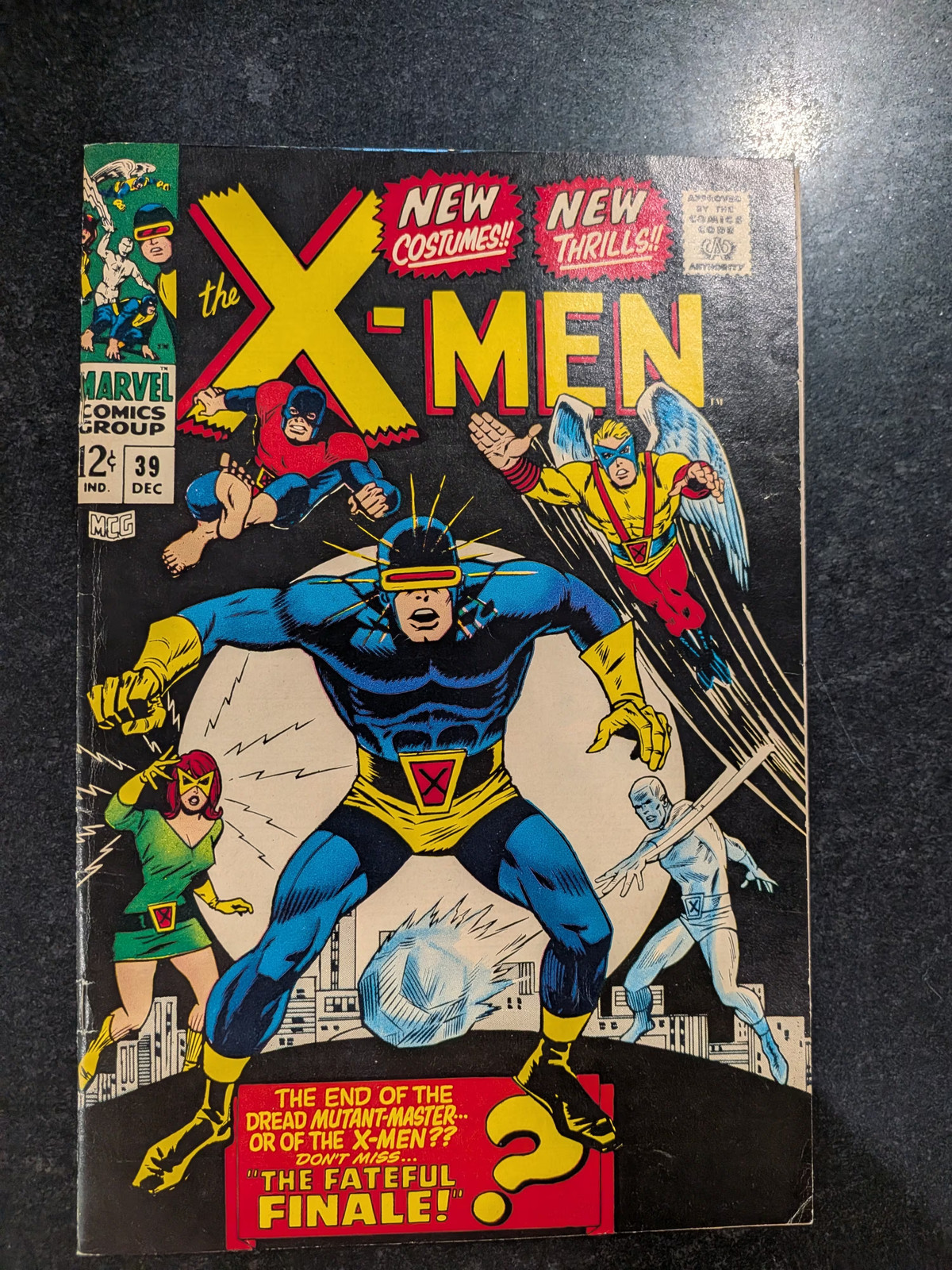 X-Men #39 1967 Marvel Silver Age New Costumes Cyclops Cover