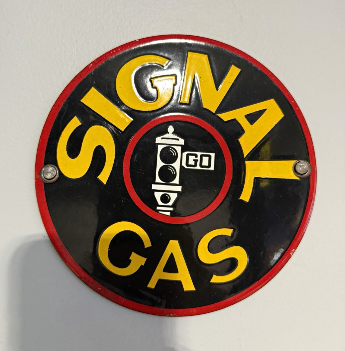 Signal Gas & Oil Round Metal Advertising Sign Porcelain