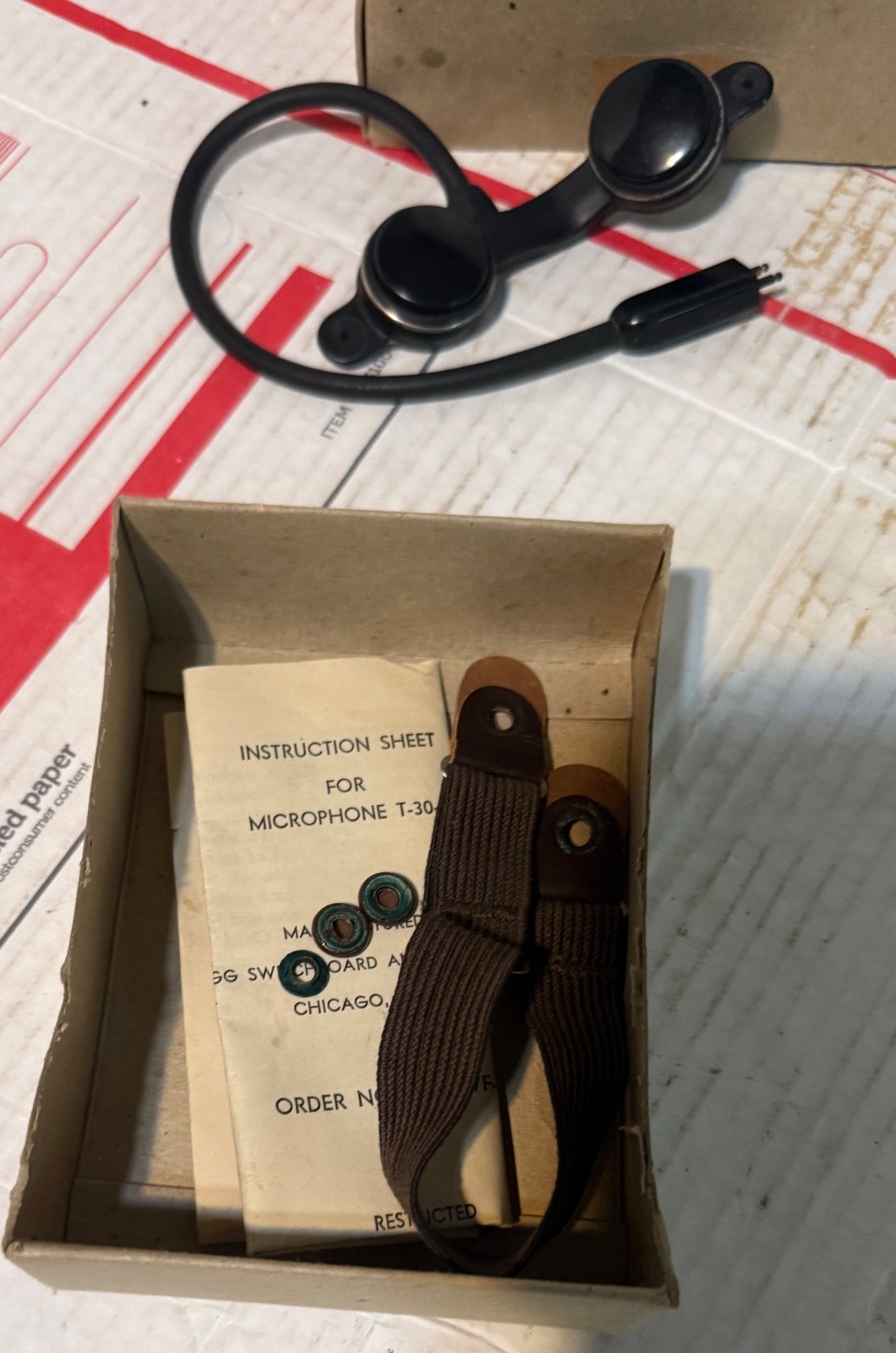 WW II  US ARMY AIR CORPS - T-30 V THROAT MICROPHONE - TANKS & ARMORED VEHICLES -