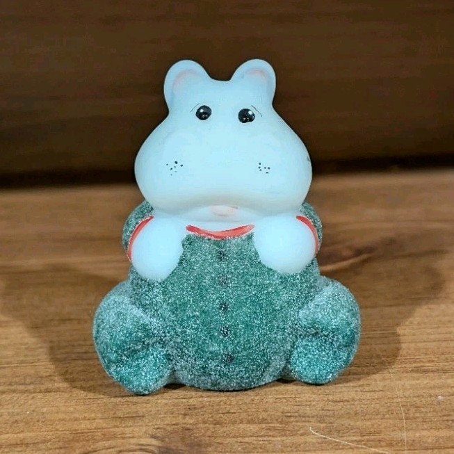 Fenton 100 Years Hippo in PJs Ceramic Figurine | Signed D. Cutshaw Fenton 100 Years Hippo in PJs Ceramic Figurine | Signed D. Cutshaw