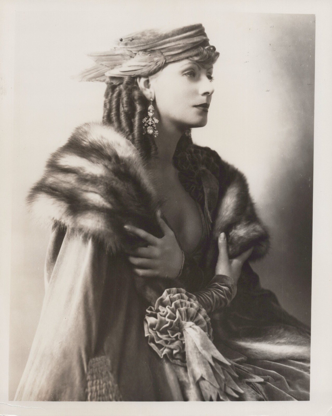 HOLLYWOOD BEAUTY GRETA GARBO STYLISH POSE STUNNING PORTRAIT 1950s Photo C35