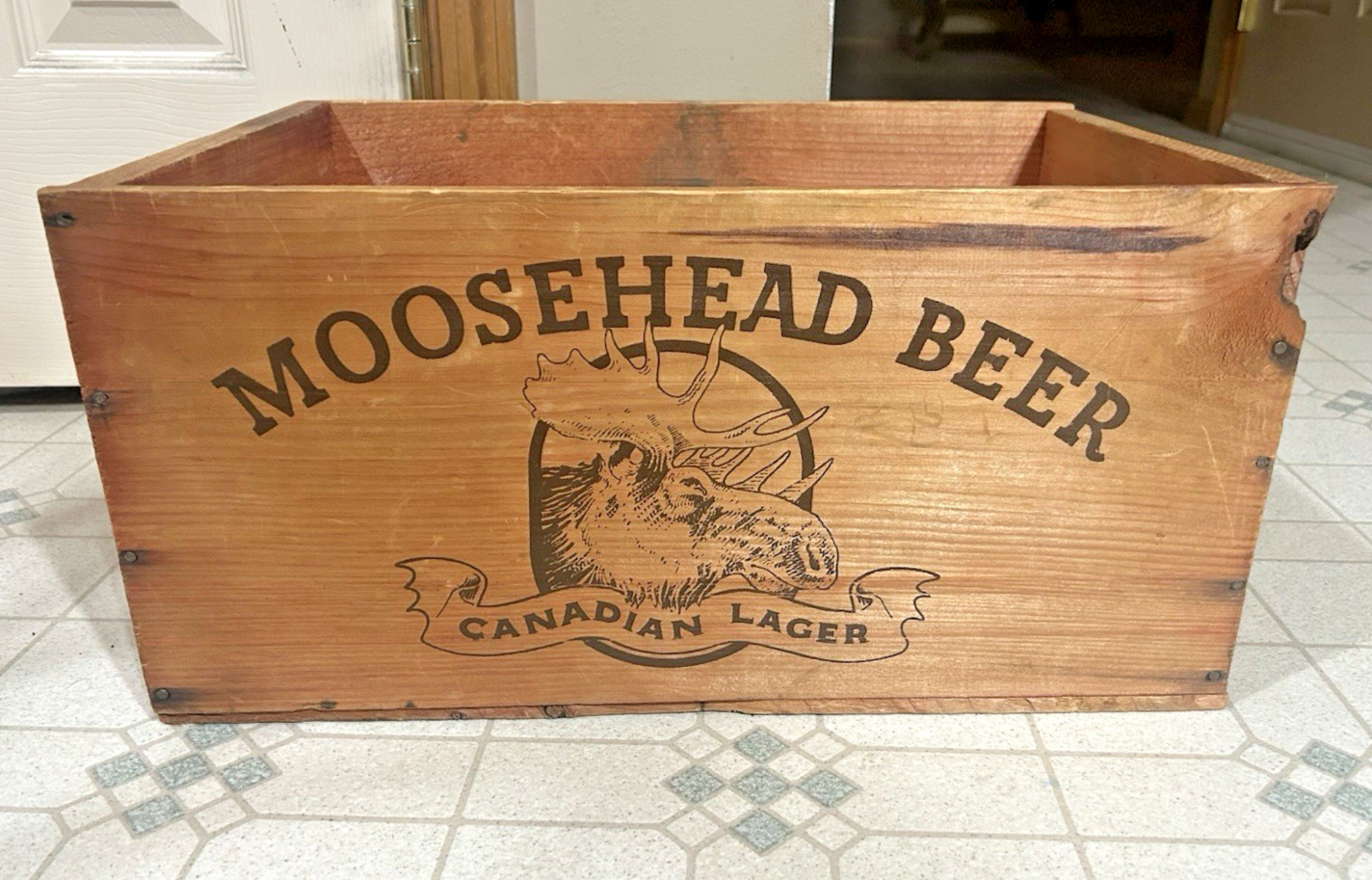 VINTAGE MOOSEHEAD BEER CANADIAN LAGER WOOD CRATE HOME CABIN DECOR BEER MOOSE BOX