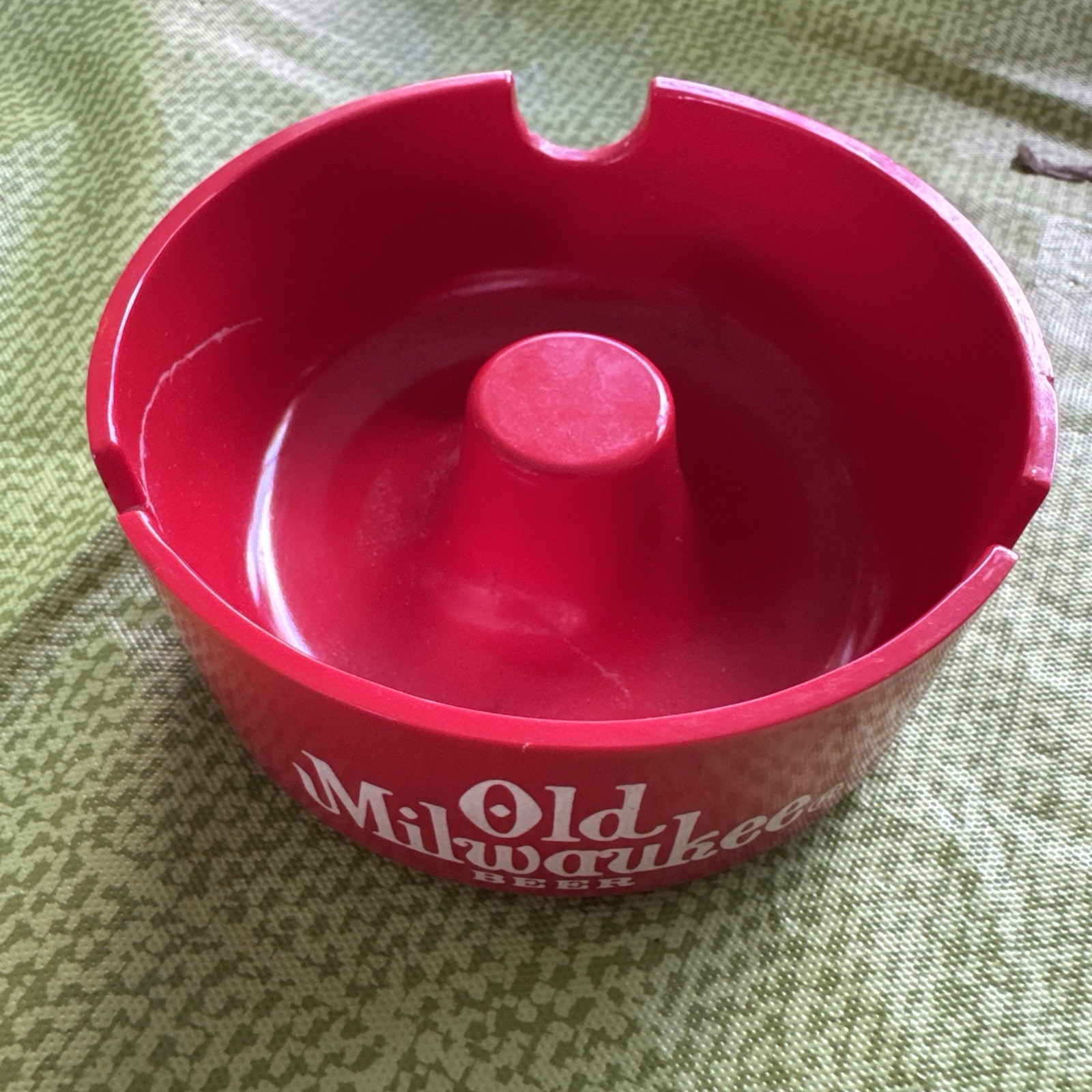 Vintage Old Milwaukee Beer Red Plastic Ashtray Retro Advertising 3 Slot