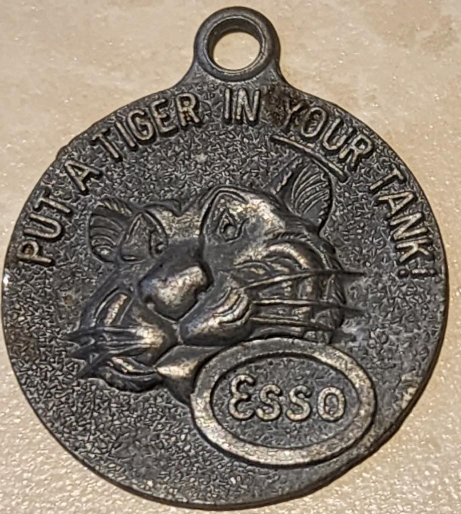 VINTAGE ESSO PUT A TIGER IN YOUR TANK KEY CHAIN FOB MEDALLION MEDAL