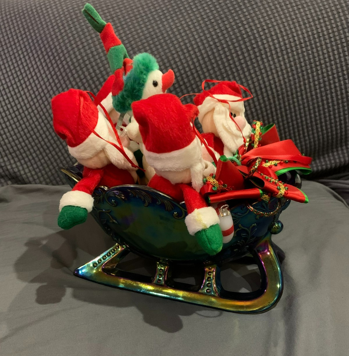 Westmoreland Carnival Iridescent Art Glass Sleigh w/ Santa\'s & Gifts 8x5\