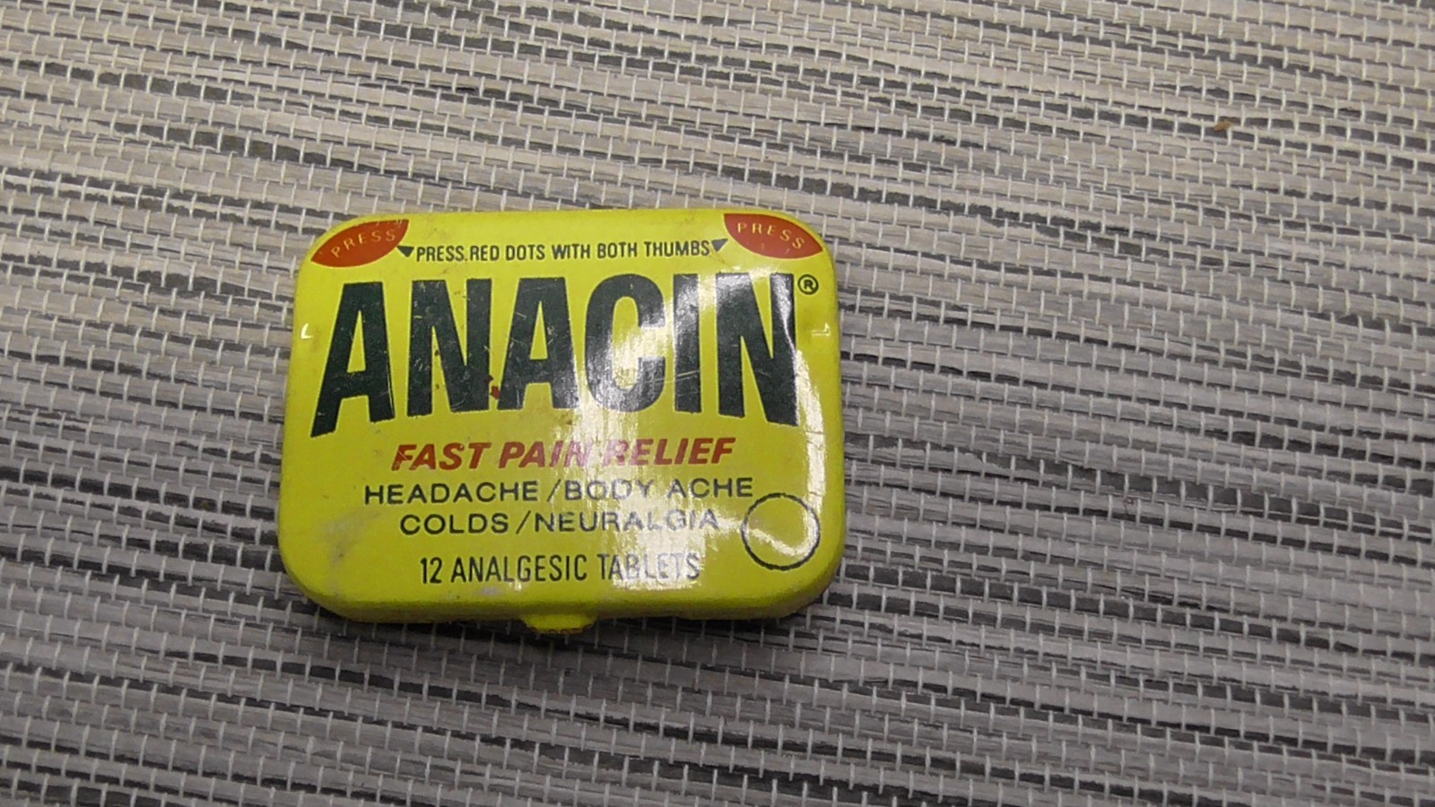 Vintage Anacin Fast Pain Relief Analgesic Sample Size Metal Tin empty Vintage Anacin Fast Pain Relief Analgesic Sample Size Metal Tin empty