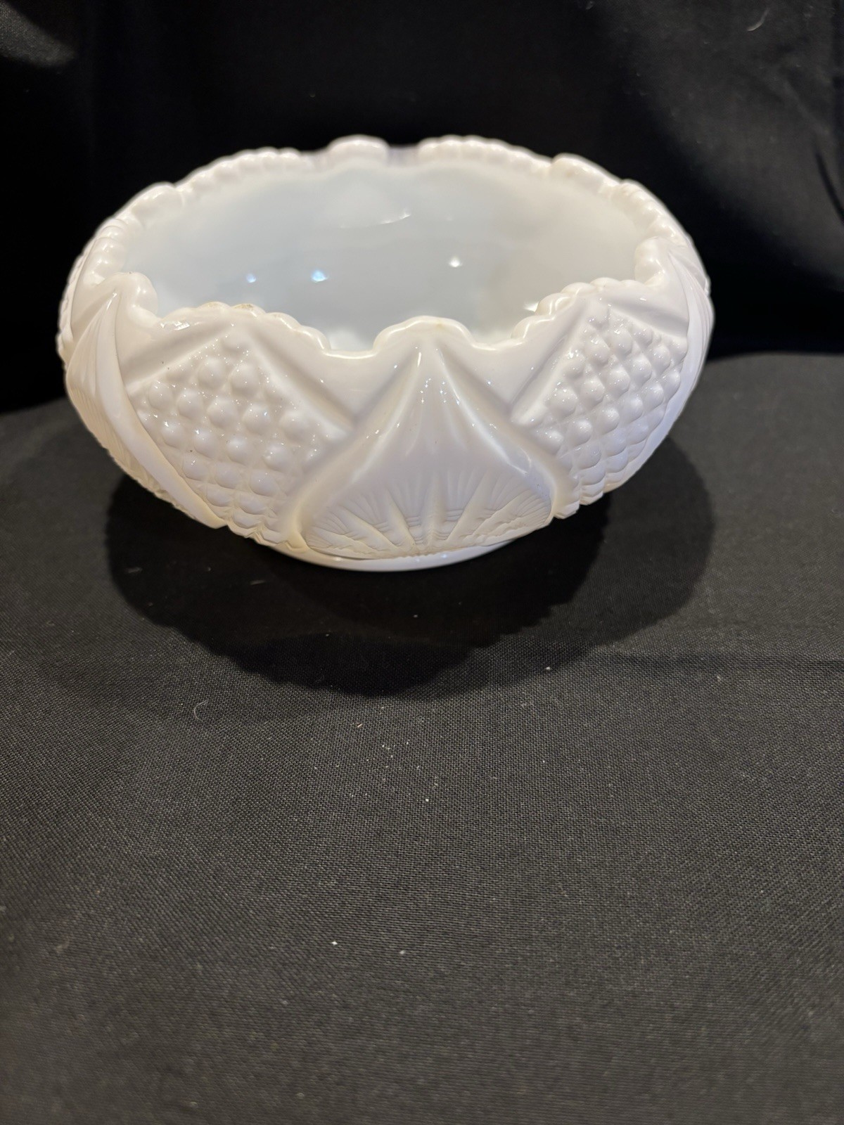Fenton Milk Glass Regency Pattern Rose Bowl Sabertooth Edge ￼