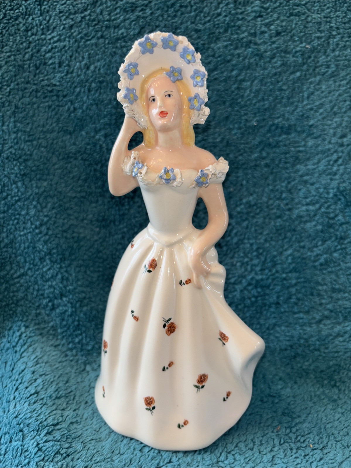 Vintage Beautiful Porcelain Sophisticated Lady Flower Accents Figurine #OO Vintage Beautiful Porcelain Sophisticated Lady Flower Accents Figurine #OO
