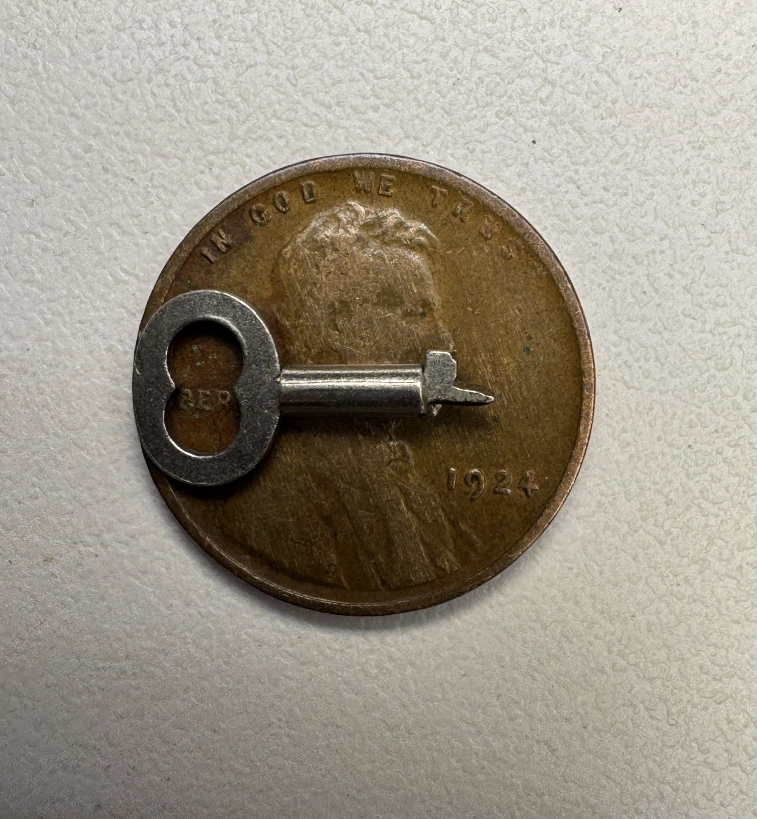 🌿 🗝️ Tiny Vintage Antique  Skeleton Key Miniature, Jewelry Box, Diary lock 