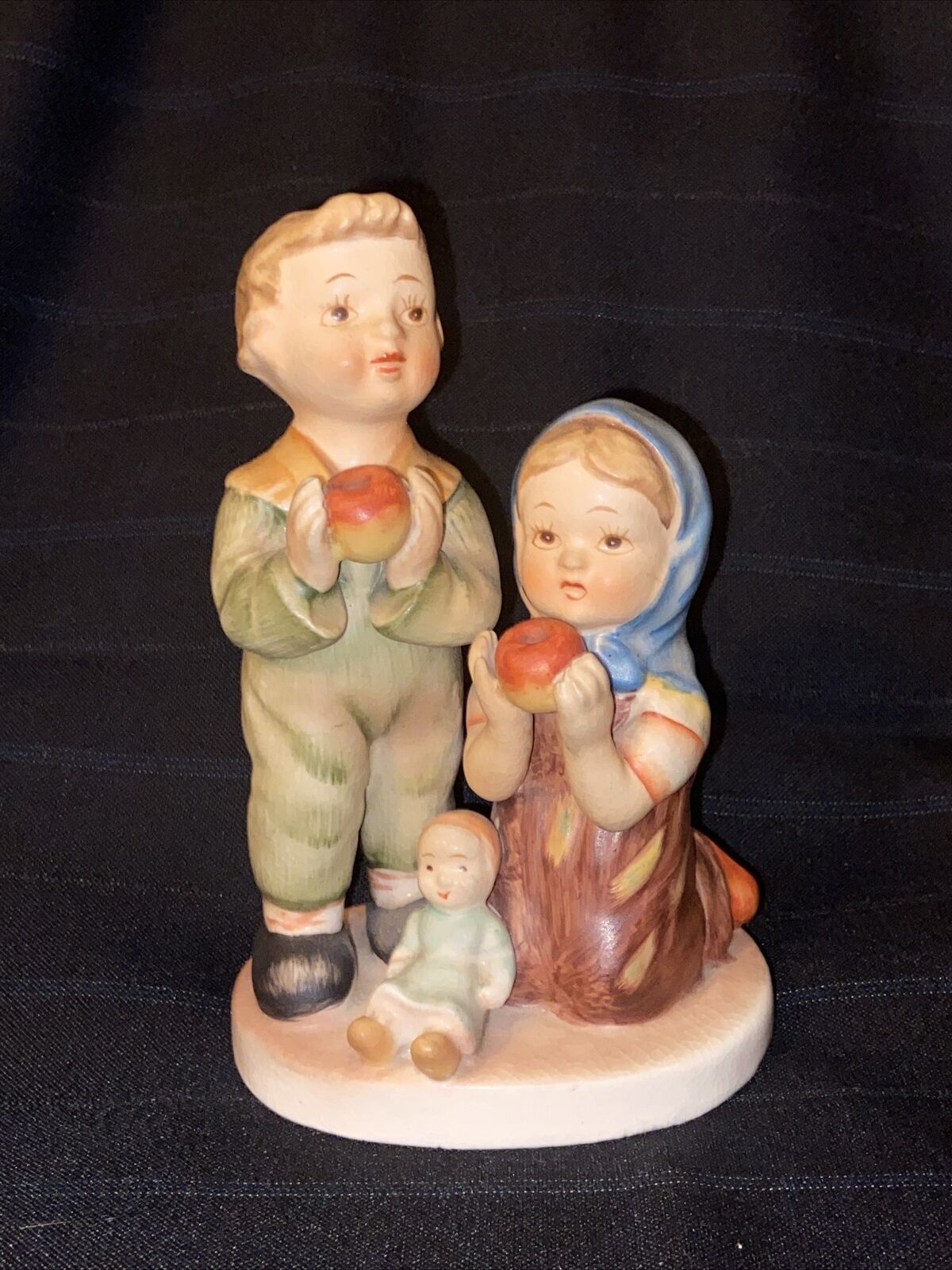 Lefton Figurine American Children Vintage Figurine Boy & girl W/ apples #359