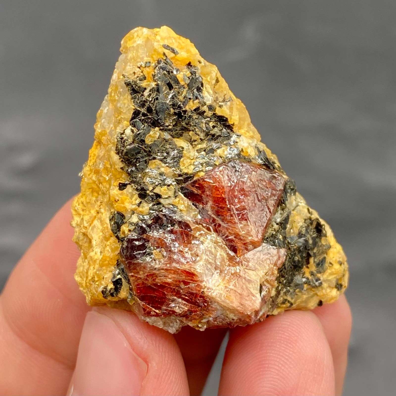 Zircon on Matrix , Pakistan Mineral Specimen , ( 22 Grams , 37 x 32 x 19 mm ) Zircon on Matrix , Pakistan Mineral Specimen , ( 22 Grams , 37 x 32 x 19 mm )