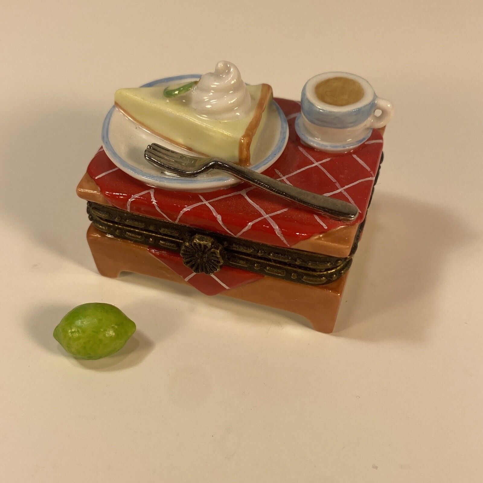 Cooking Club of America Vintage Key Lime Pie Picnic Porcelain Hinged Trinket Box