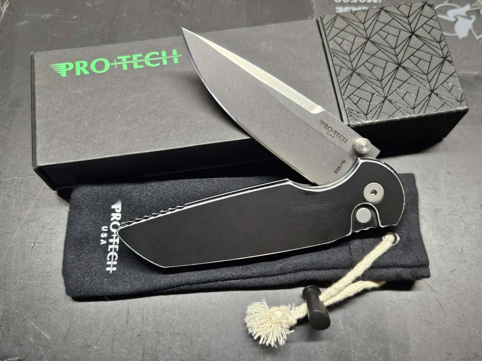 PROTECH TR-3 Integrity S35VN Manual Folder Distressed Scales