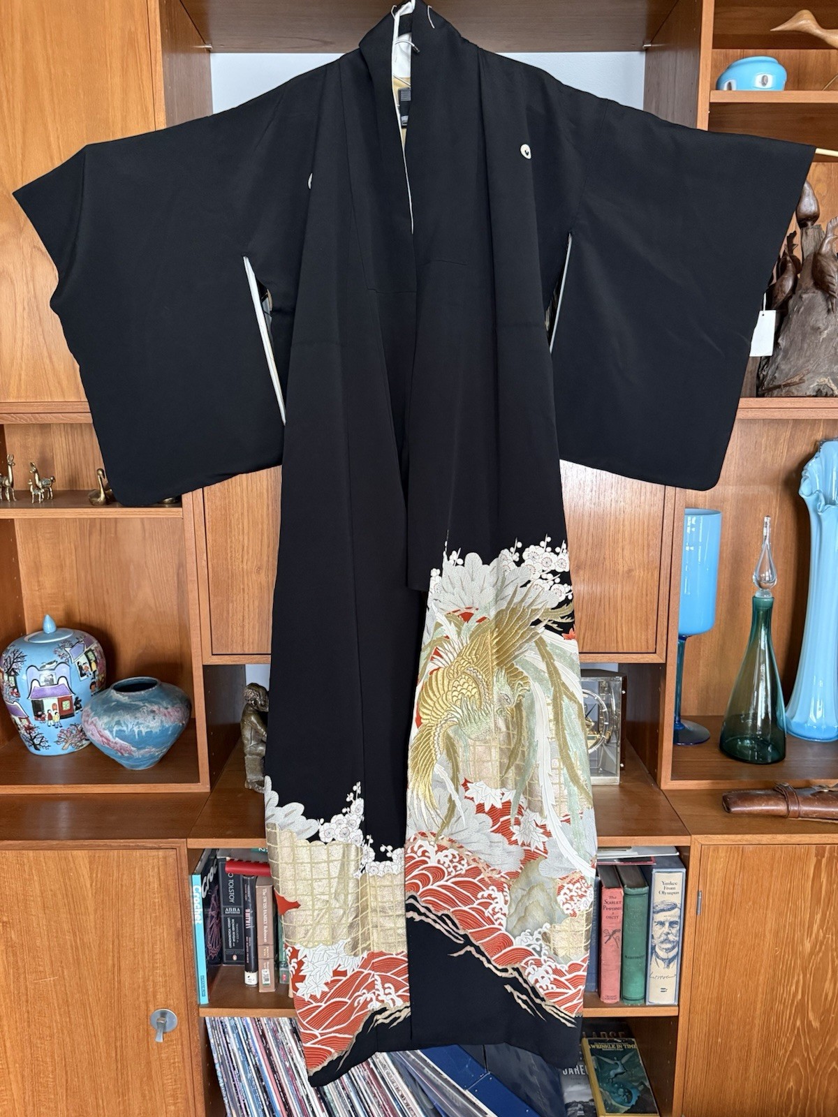 NWT Authentic Japanese Embroidered Formal kurotomesode Kimono. Heavy silk crepe