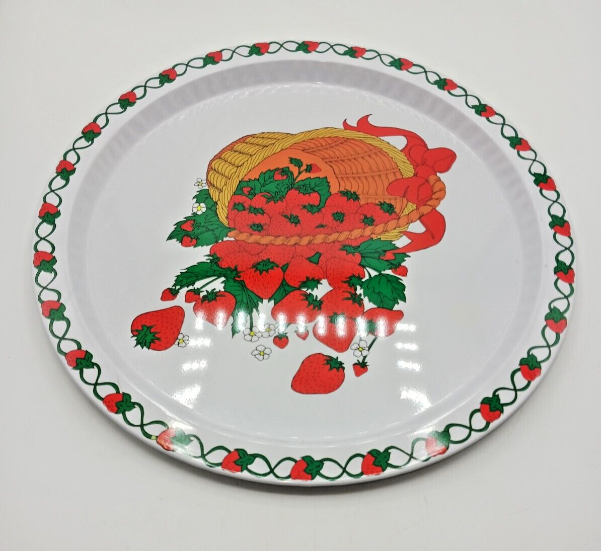 Vintage Giftco Inc. Strawberries in Basket 13