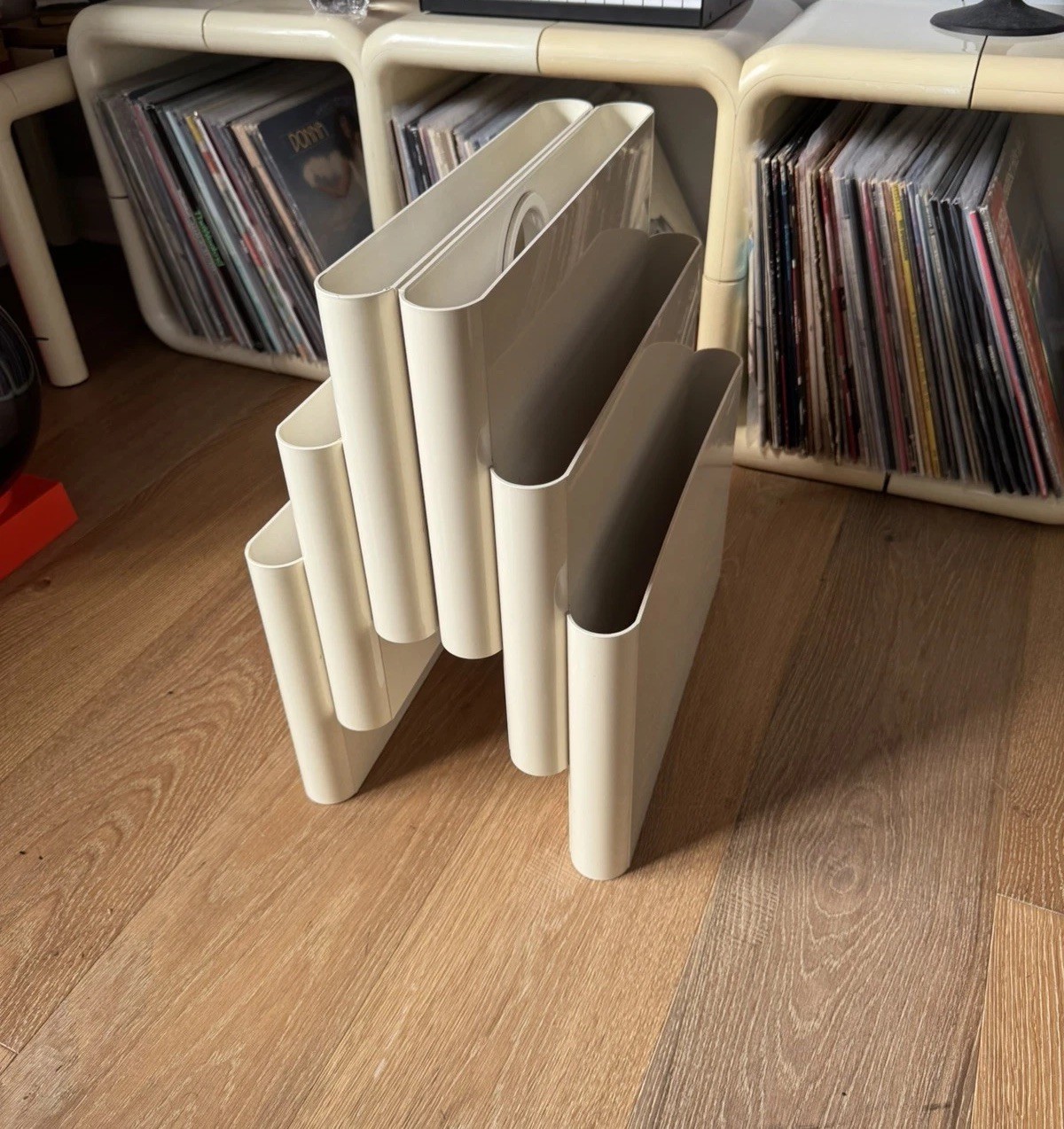 Vintage Space Age 1970's Kartell Plastic Magazine Rack Giotto Stoppino 4675
