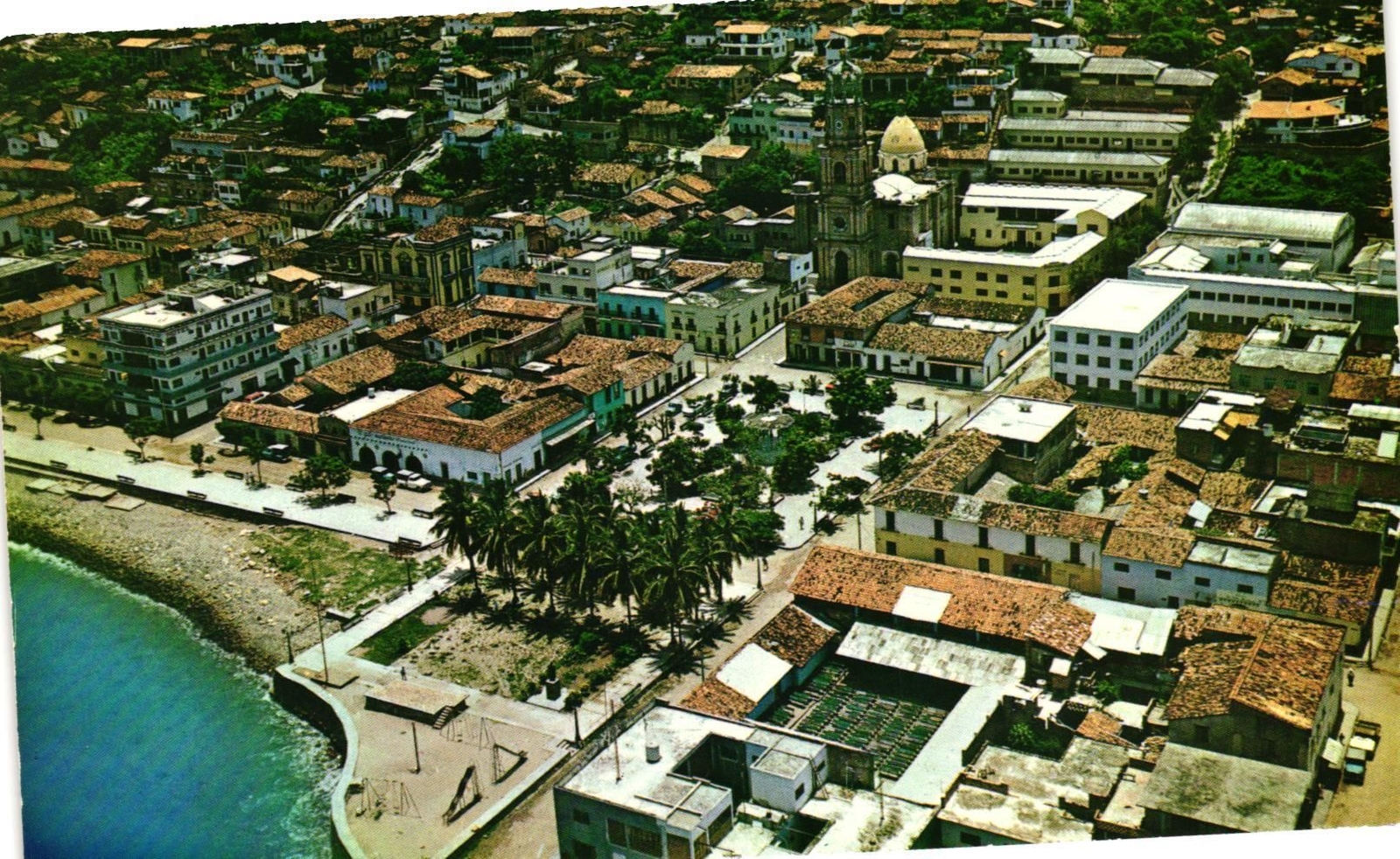 Vintage Postcard- AEREA DE LA PARROQUIA Y PLAZA DE ARMAS, PUERO VALLARTA,  1960s