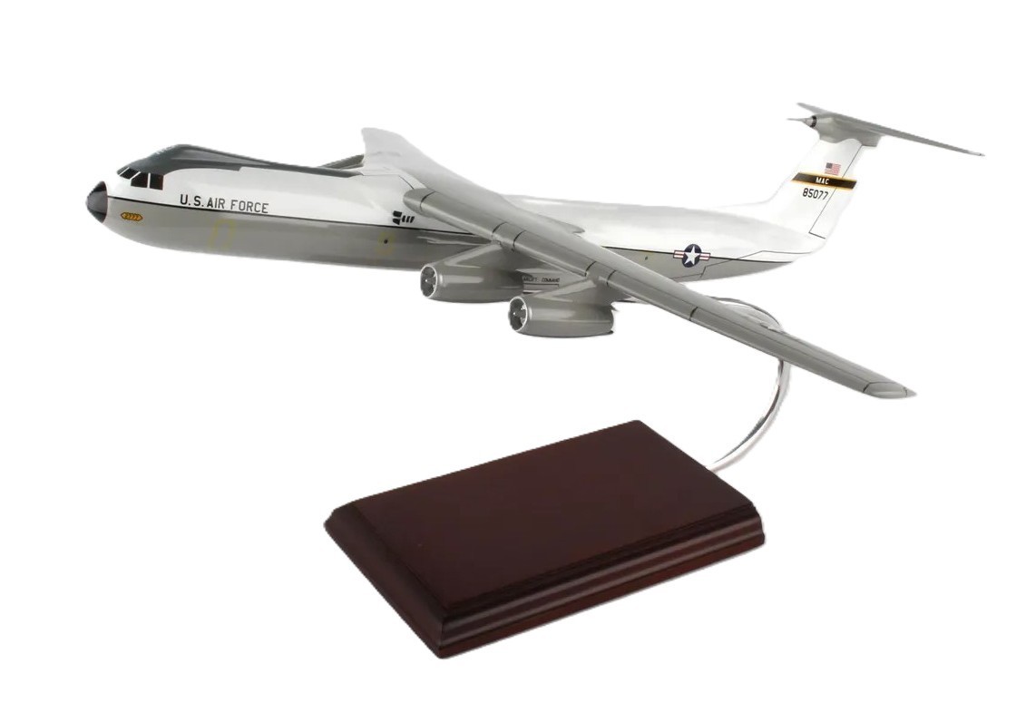USAF Lockheed C-141B Starlifter MAC Transport 85077 Desk Model 1/100 SC Airplane