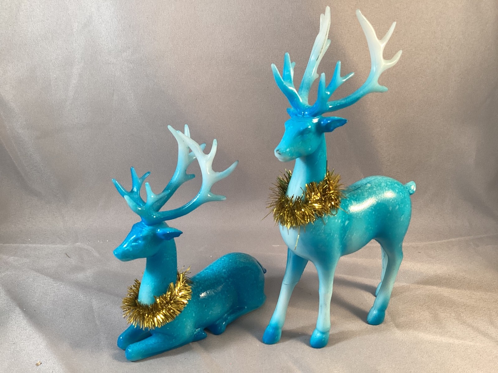 Gorgeous Pair of Christmas Reindeer - Blue - Plastic