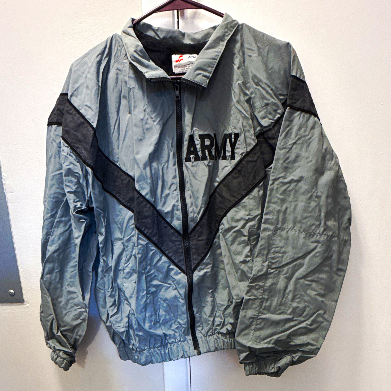 SKILCRAFT U.S. Army IPFU JWOD Gray/Black Nylon Windbreaker Jacket Small Regular