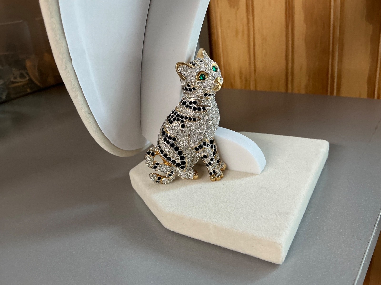 Swarovski Signed 1996 Precious Pets 45g+ Pave Crystal Cat Masterpiece Brooch Pin