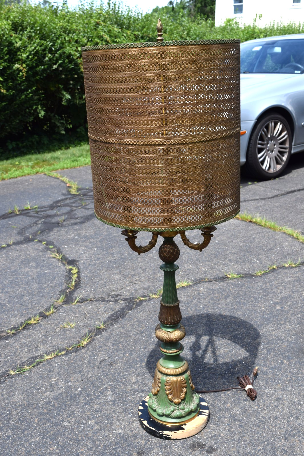 Vintage Hollywood Regency Filigree Metal Shade 3 Light Buffet Lamp Green Gold