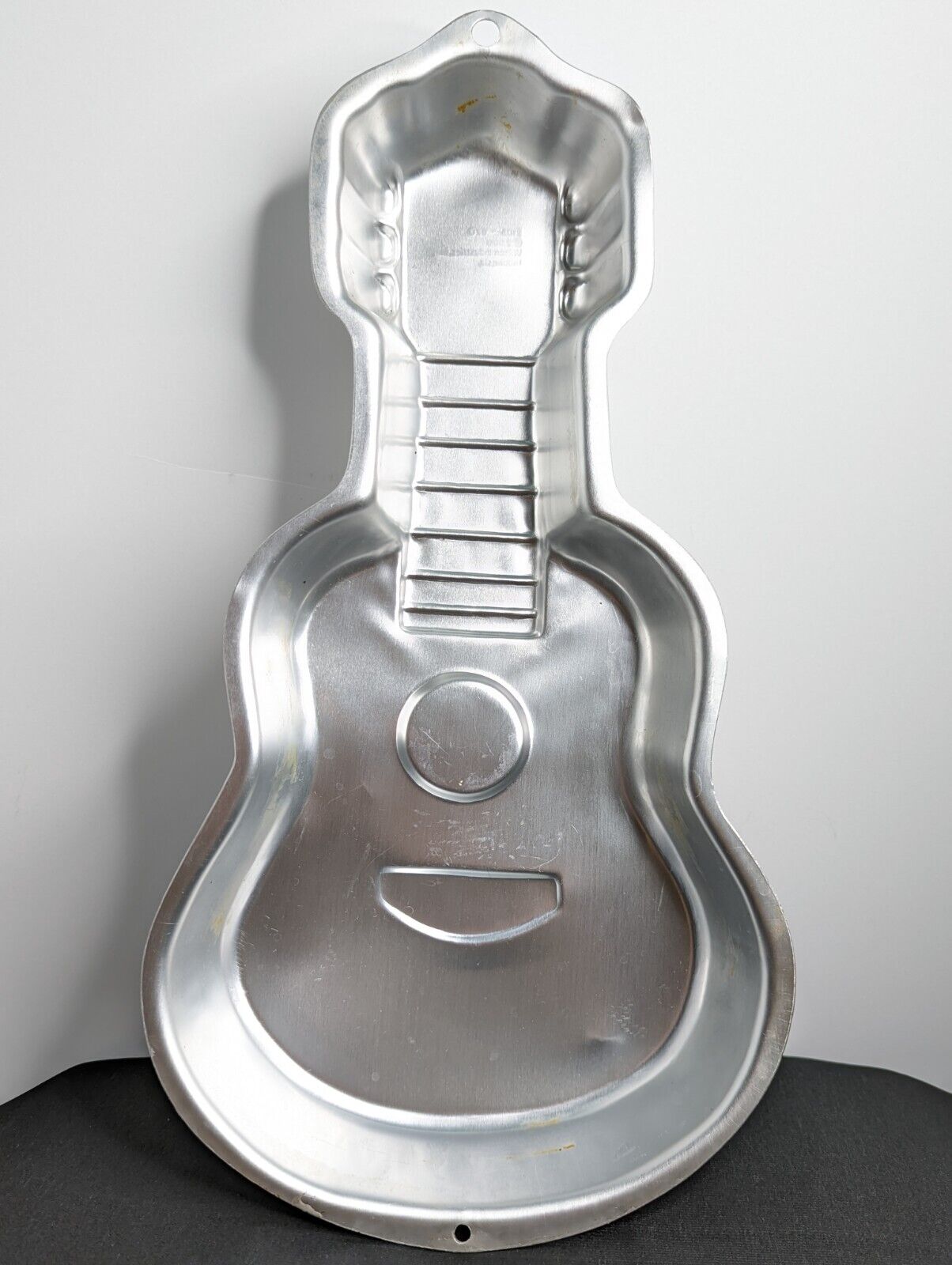 Acoustic Guitar Cake Pan Wilton Baking 2000 Aluminum Indonesia 2105 - 750 Vtg