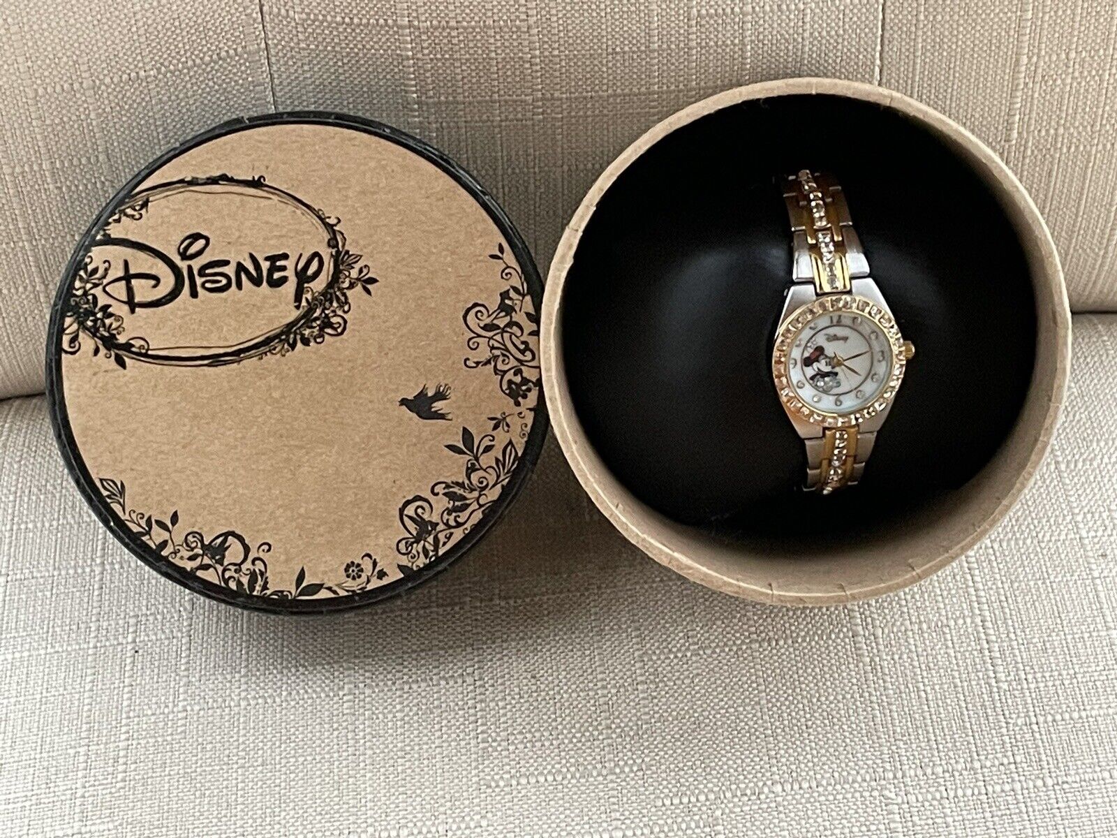 Disney Accutime Wristwatch Minnie Mouse Quartz Analog Watch W Box