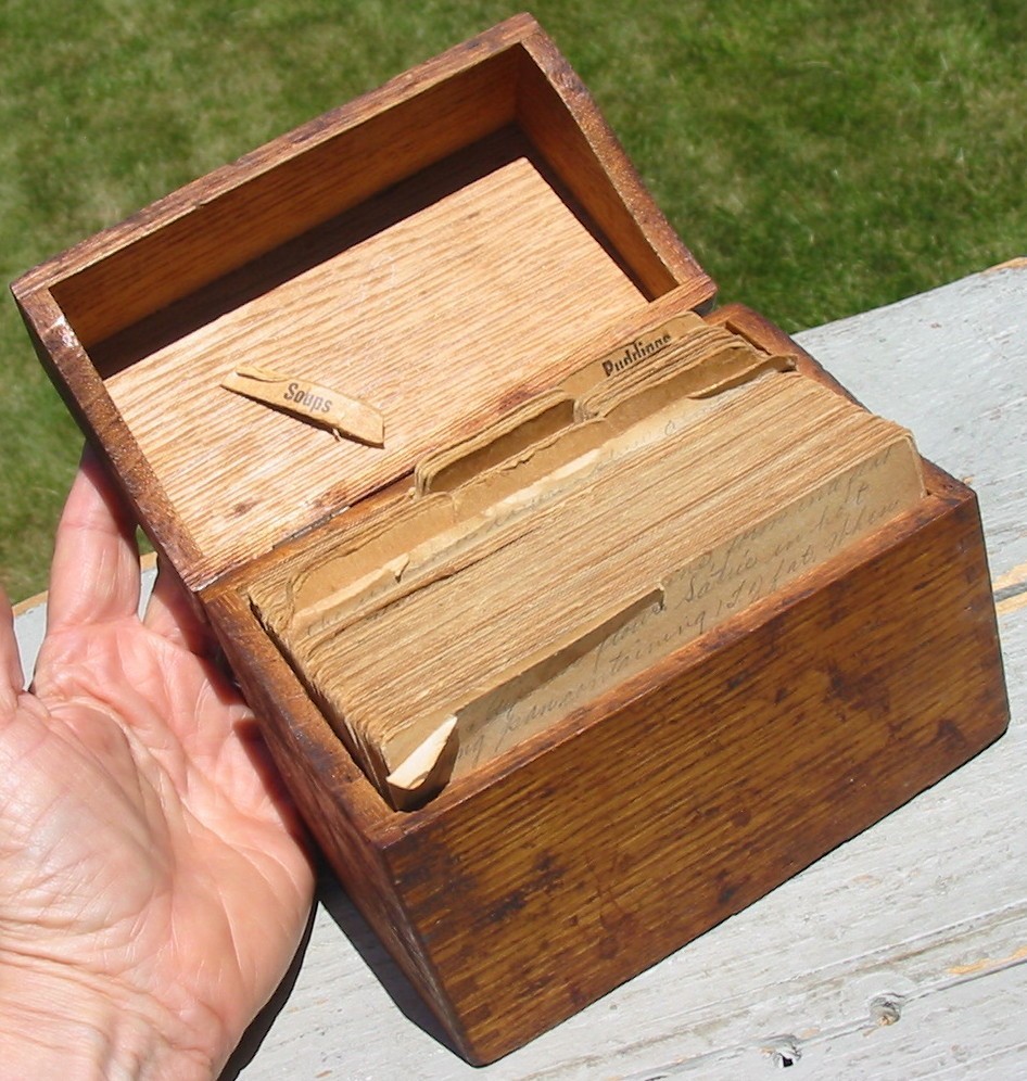 Vintage Grandma's Full Wood Dovetail Box 123 Hand Written Recipe Cards Cursive