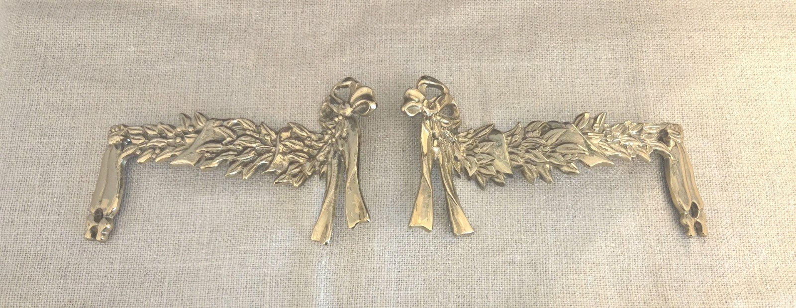 Vintage Gatco Set Of 2 Brass Bow & Laurel & Berries Swag Wall Hangings  EUC