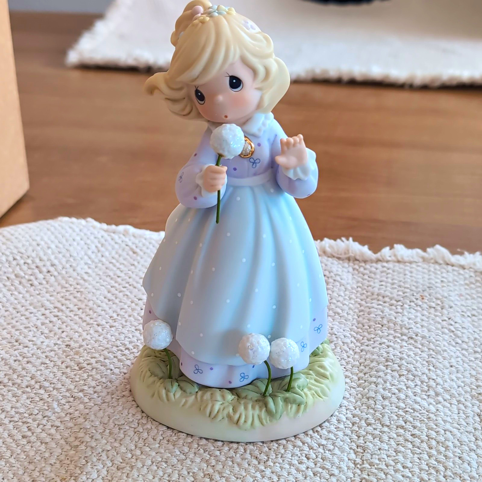 Precious Moments Nearer To The Heart Of God Porcelain Girl Figurine 2001