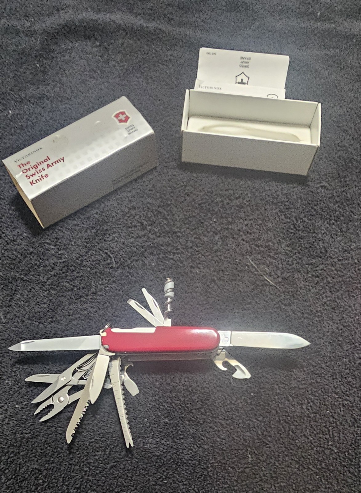 Victorinox SwissChamp Swiss Army Knife 91mm Red Multi Tool Vintage Glass Mag Box