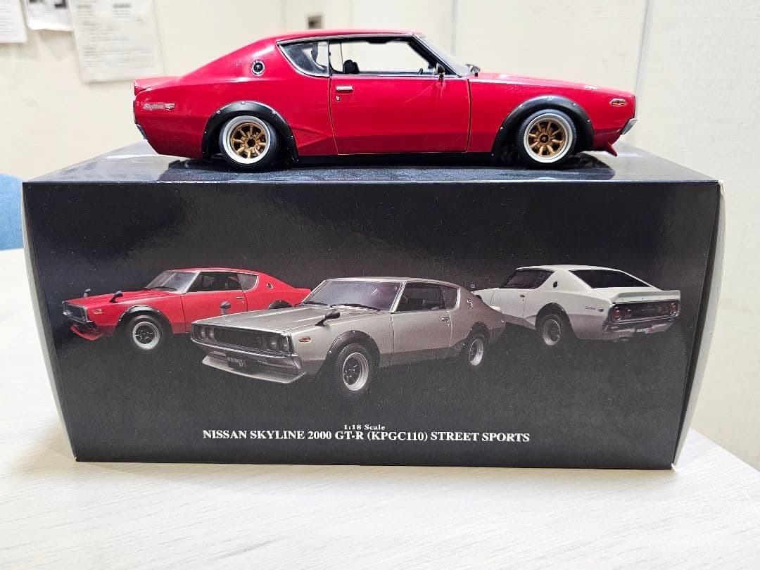 Kyosho 1/18 Nissan Skyline 2000 GT-R Red Custom Lowered Gold Wheel Model