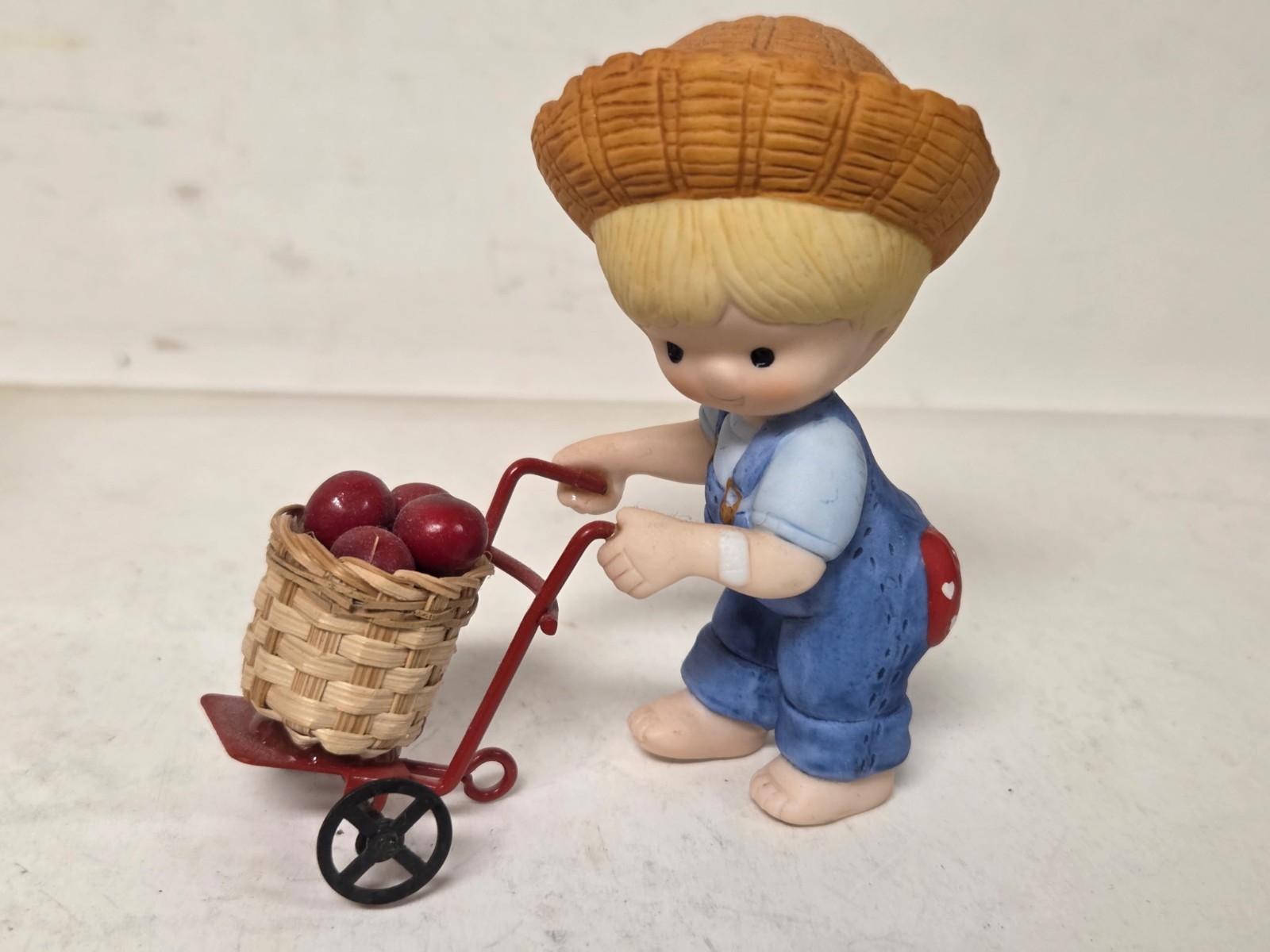 Vintage 1985 Enesco Country Cousins Apple Picker Figurine