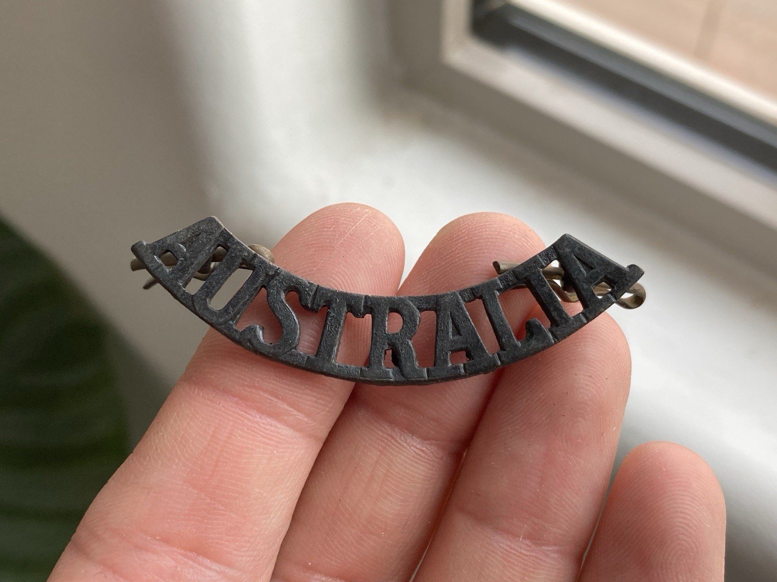 Rare Original WW2 Australian Uniform Shoulder Title Badge Metal Insignia WWII