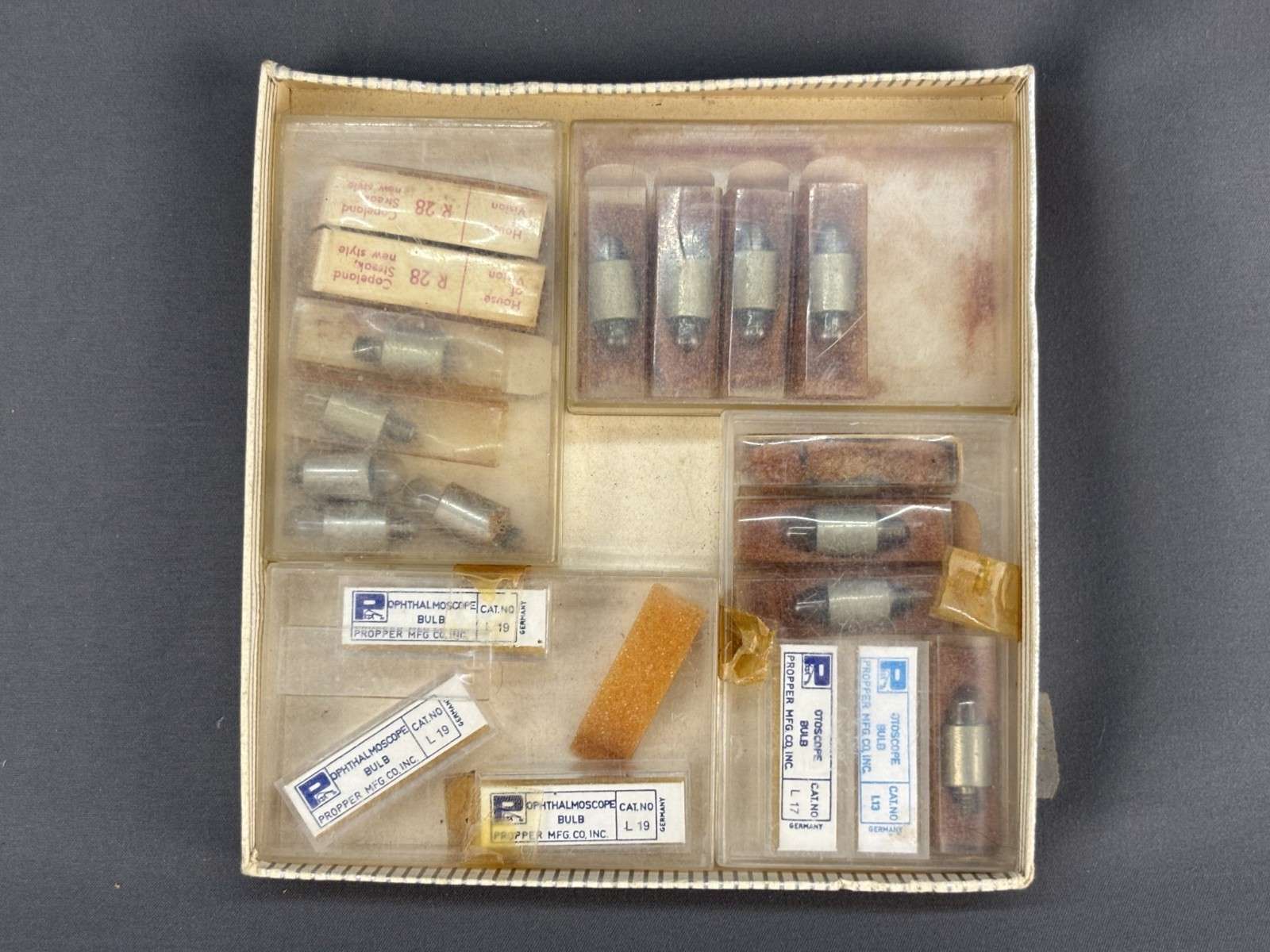 Lot of 20 Vintage Ophthalmoscope Bulbs, Propper Mfg/House of Vision (14H)