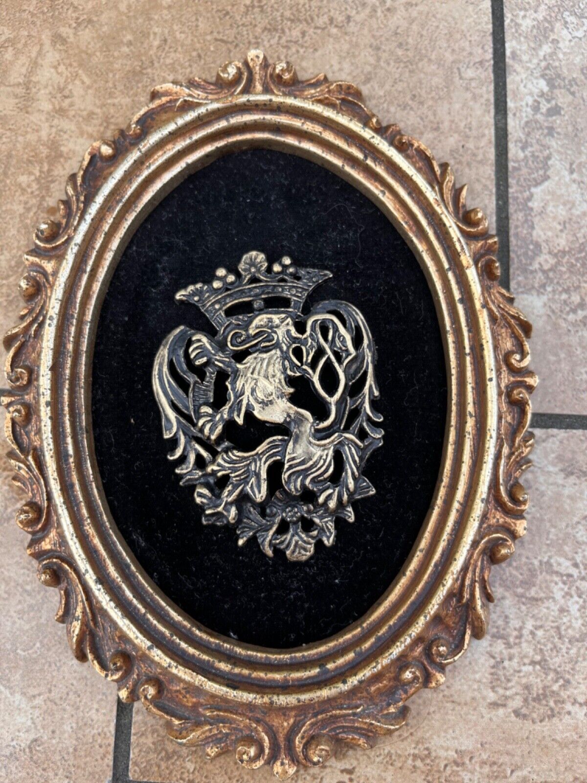 Vintage Antique Gold Gilded Lion Crest Plaque Arabesque frame