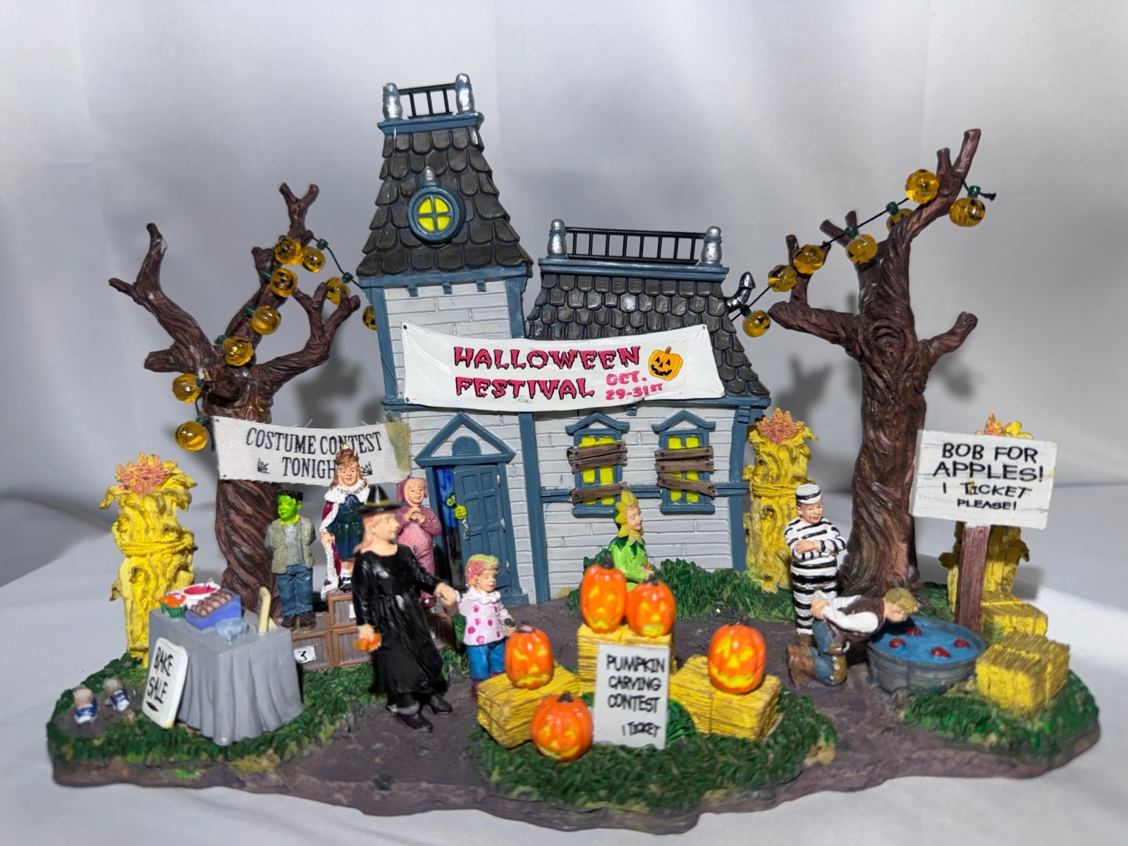 Lemax Spooky Town Halloween Festival #43422 — 2004 Retired Table Accent