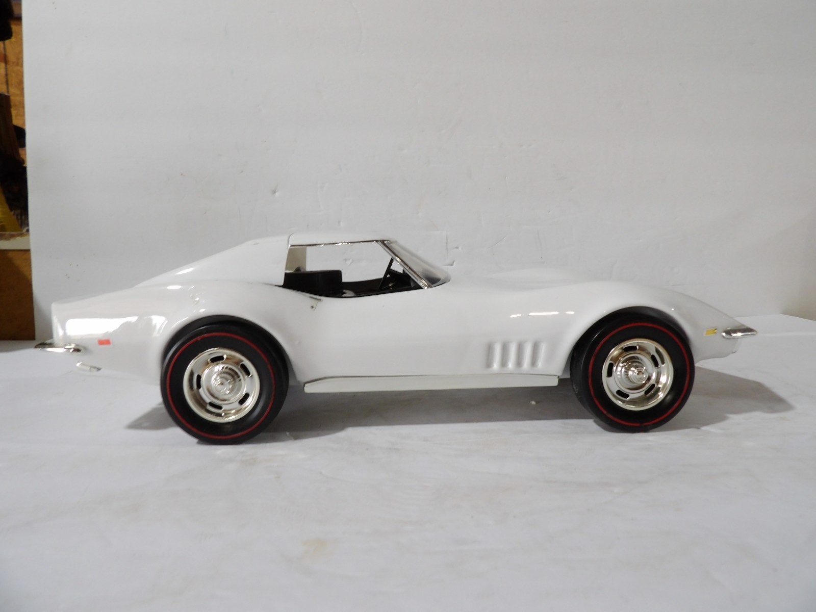 Jim Beam White 1968 Corvette Decanter Only 666 Produced In White