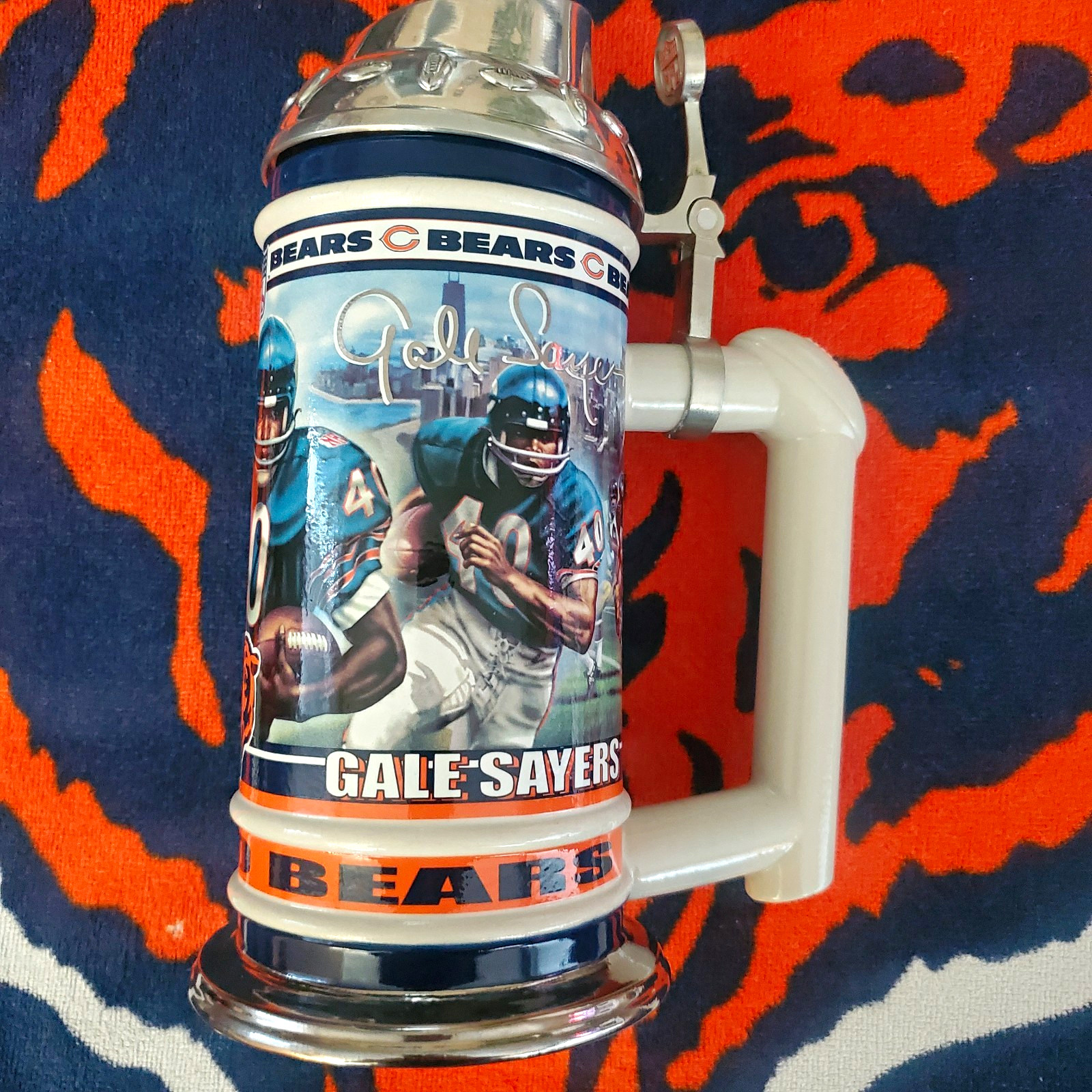 The Danbury Mint Gale Sayers Chicago Bears NFL Beer Stein w/ Lid Handle The Danbury Mint Gale Sayers Chicago Bears NFL Beer Stein w/ Lid Handle