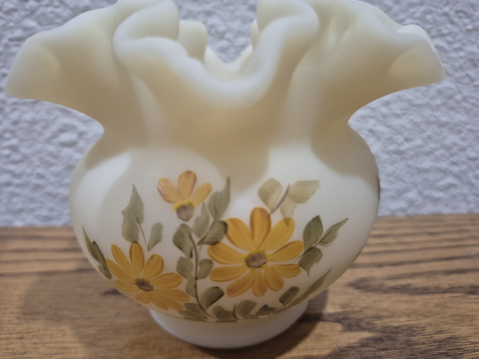 VINTAGE DECORATIVE VASE HAND PAINTED BY FRANCES BURTON,FENTON??? RUFFLED  TOP