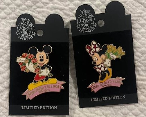 Disney Pin Mother's Day 2004 - Minnie Mouse and Minnie Mouse LE Disney Pin Mother's Day 2004 - Minnie Mouse and Minnie Mouse LE