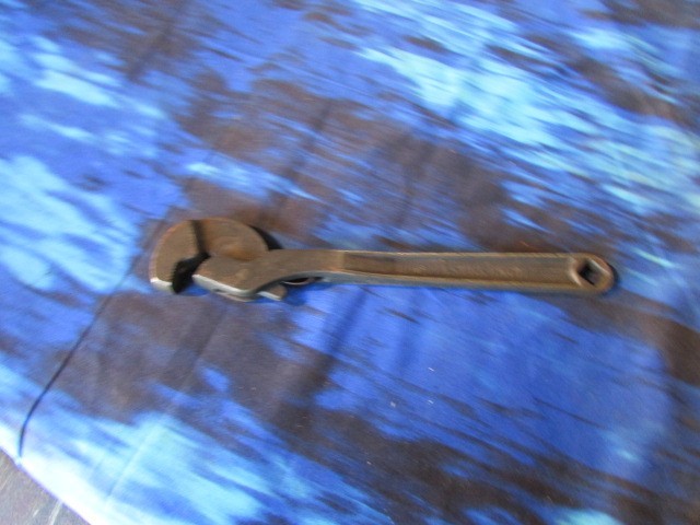 Vintage 10 in. Heller Brothers MASTERENCH - Horse Logo