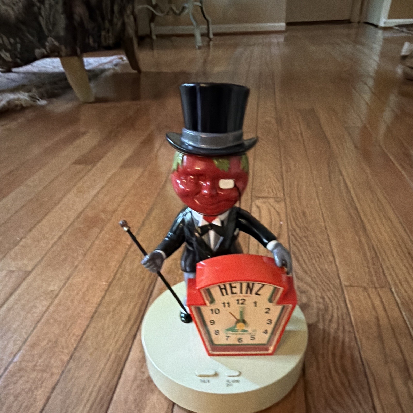 Heinz Tomato Character Figure Desk Clock Analog Round Arabic Numerals Plastic