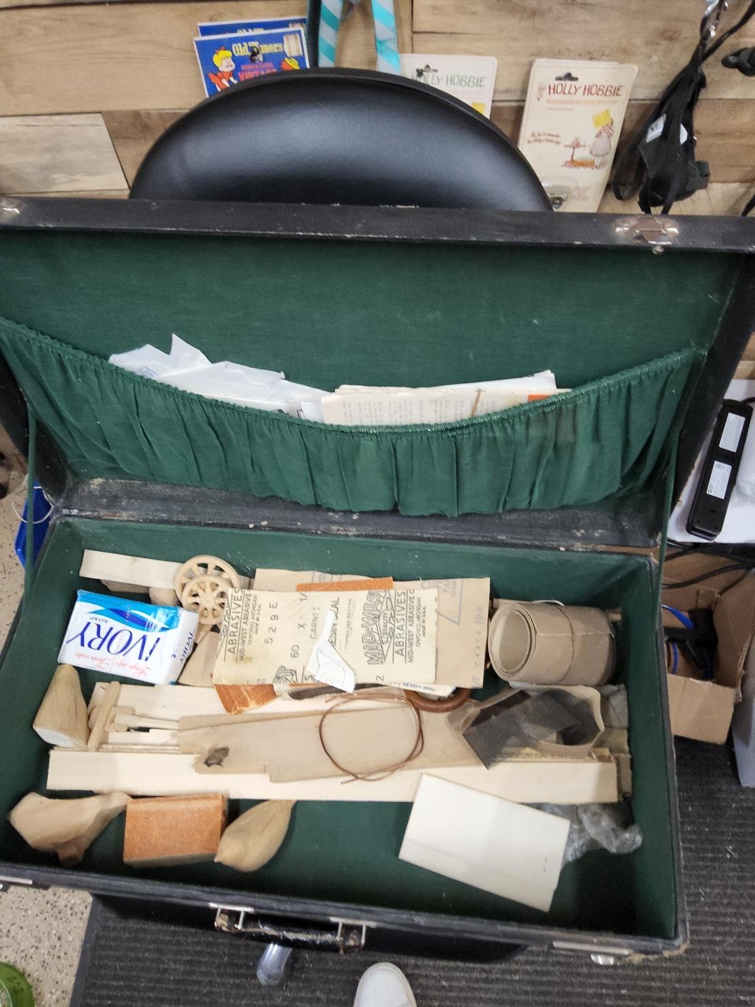 Vintage Wood Carving Tool Lot Dremel Cutters Carving Books Hand Tools Case Sb26A