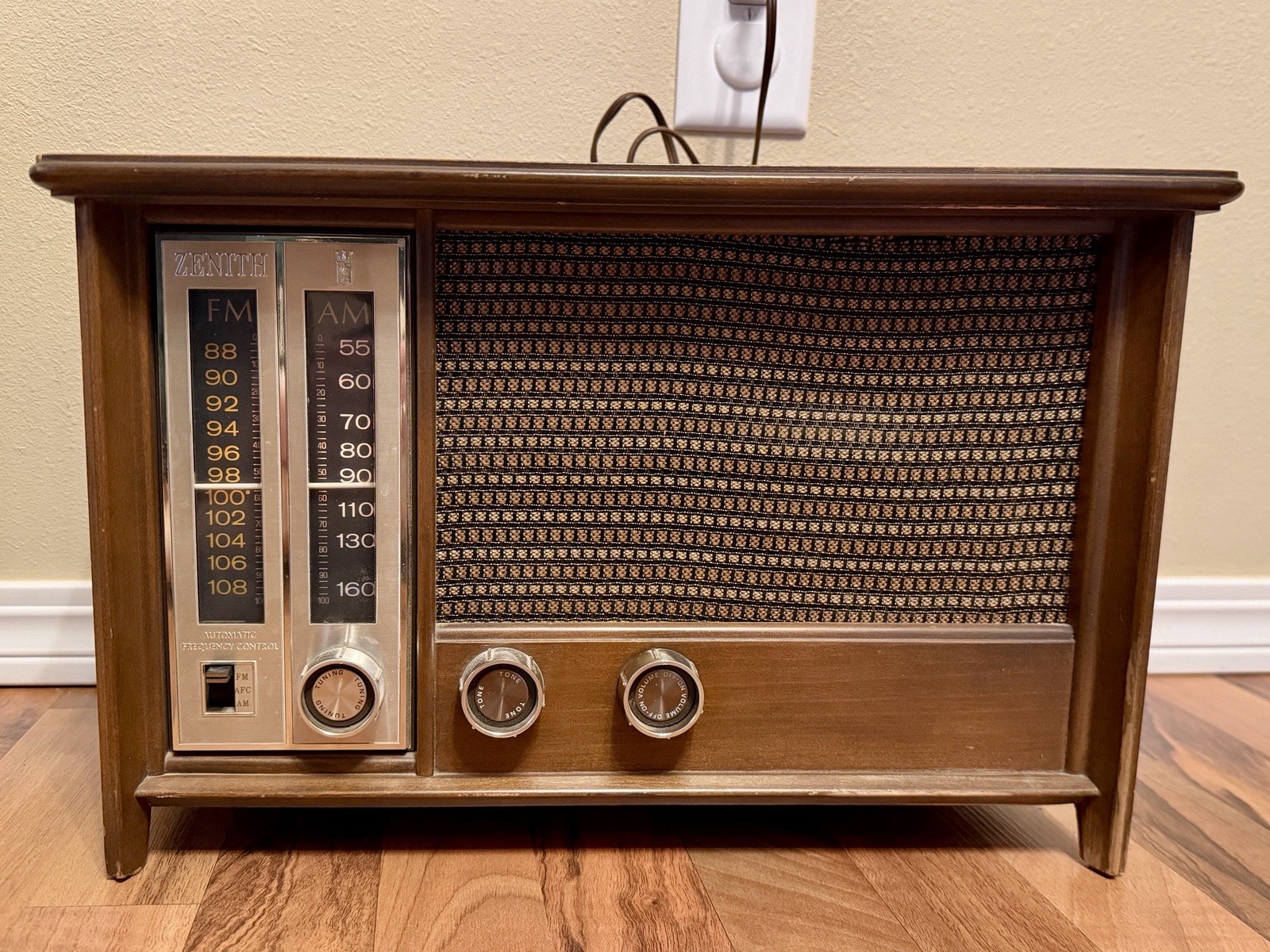 Vintage Zenith 1950s Long-Distance AM/FM Tube Radio Model X334 Wood Case- Tested