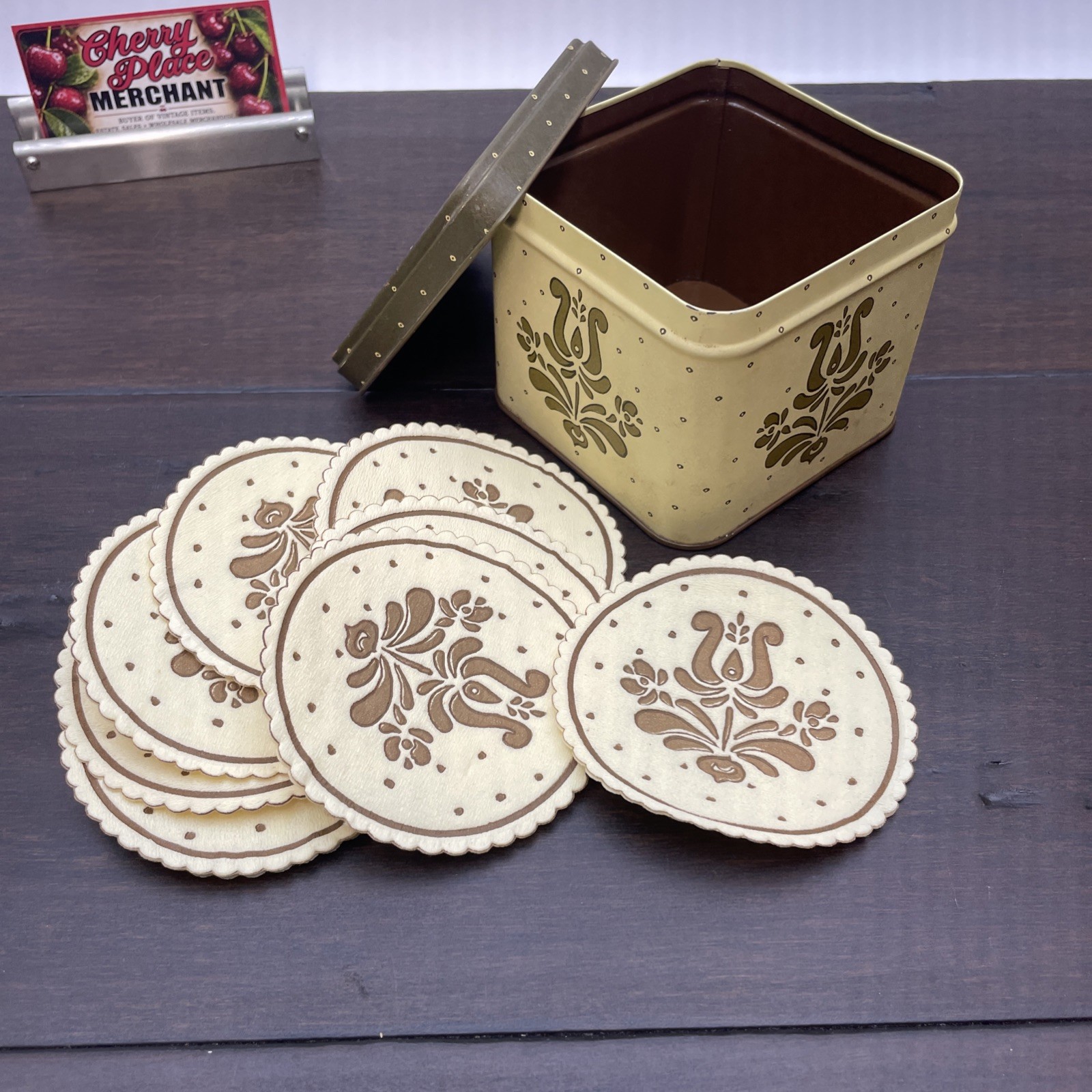 Vintage 1985 Pfaltzgraff Village Square Tin with 9 Ruffled Edge Round Coasters Vintage 1985 Pfaltzgraff Village Square Tin with 9 Ruffled Edge Round Coasters