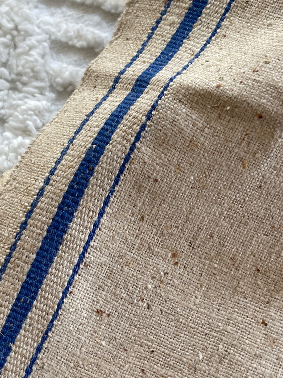 antique linen toweling 1pc  17.5 w x 5.33 yds NOS NU blue stripe @ edge clean