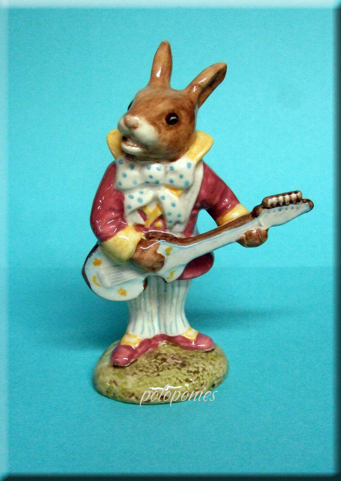 ROYAL DOULTON Mr. Bunnybeat Strumming Bunnykins DB16 - Retired 1988